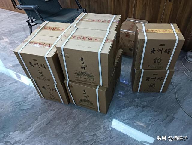 图片[1]-从茅台镇抖音卖酒三美女，看酒企网红带货和线上品牌运作-草根创业生活网